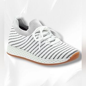 OPY Black/White 2-Tone Knit Women's Sneaker. Size 7. NIB